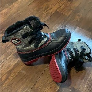 Sorel snow boots 🥾❤️❄️🖤